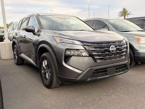 Used 2026 Nissan Rogue SV image 3