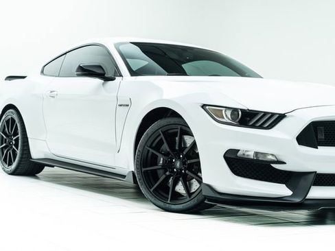Used 2016 Ford Mustang Shelby GT350 w/ Technology Package RWD image 3