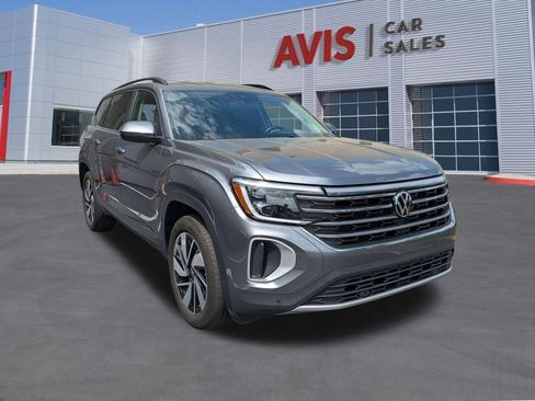 Used 2025 Volkswagen Atlas SE image 3