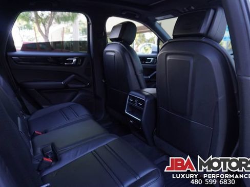 Used 2023 Porsche Cayenne AWD/4WD image 8