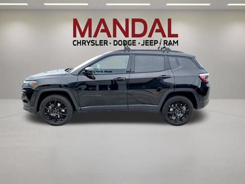 Used 2025 Jeep Compass Latitude w/ Altitude Special Edition AWD/4WD image 9