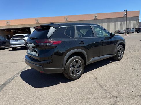 Certified 2025 Nissan Rogue SV FWD image 5