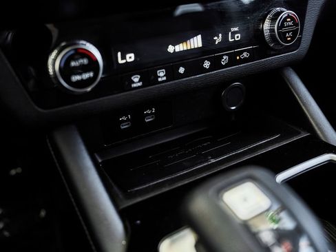 Used 2025 Mitsubishi Outlander ES FWD image 30