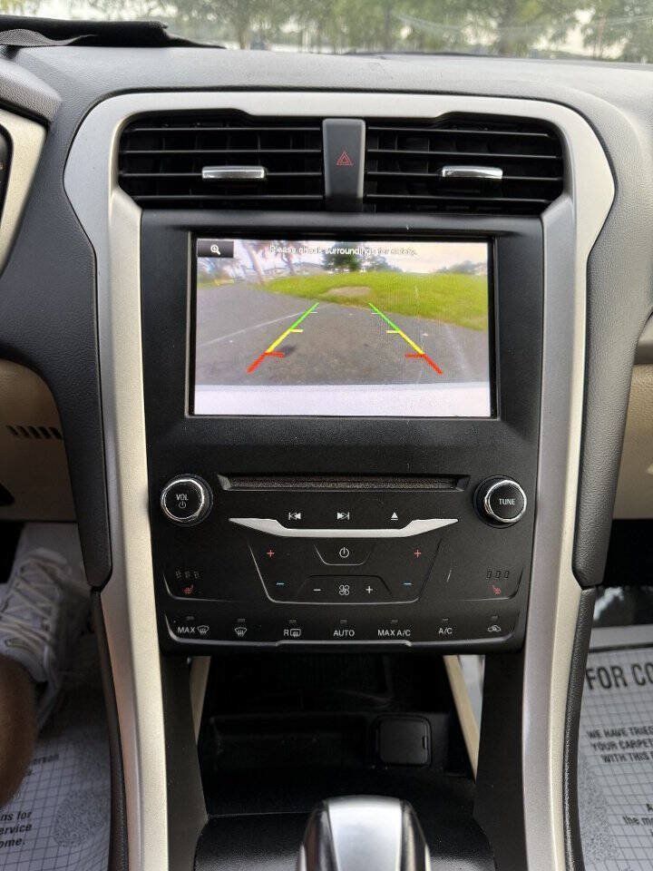 Used 2013 Ford Fusion SE FWD image 19