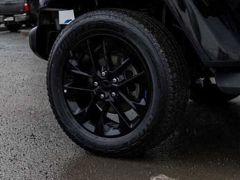 Used 2023 Jeep Wrangler Unlimited Sahara w/ Cold Weather Group image 7