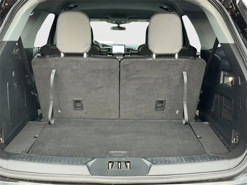 Used 2022 Ford Explorer XLT w/ Equipment Group 202A image 18