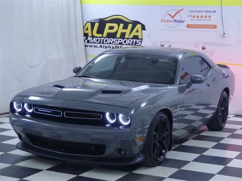 Used 2018 Dodge Challenger R/T Scat Pack w/ Leather Interior Group RWD image 4
