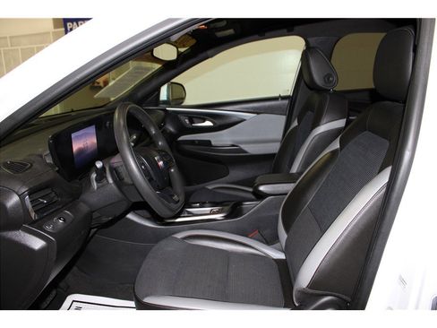 Used 2024 Buick Envista Preferred w/ Advanced Safety Package image 10