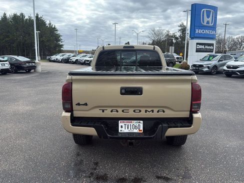 Used 2020 Toyota Tacoma SR w/ SX Package AWD/4WD image 4