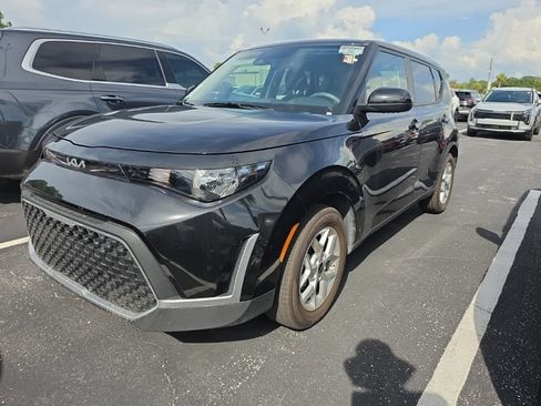 Certified 2025 Kia Soul LX w/ LX Technology Package FWD image 4