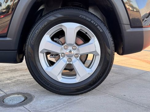 Used 2019 Jeep Compass Latitude w/ Popular Equipment Group image 10