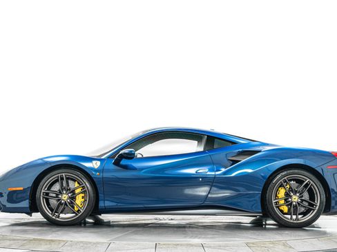 Used 2018 Ferrari 488 GTB RWD image 6