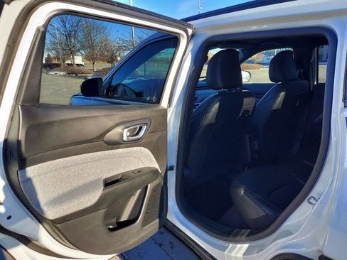 New 2023 Jeep Compass Latitude w/ Mopar Graphics Package image 24