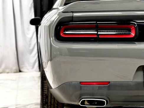 Used 2019 Dodge Challenger SXT image 34