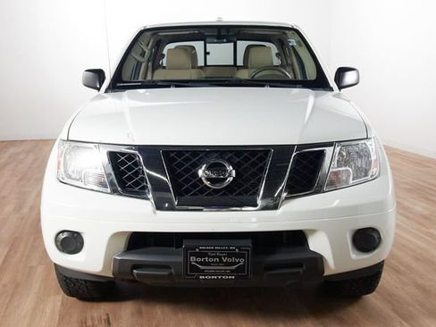 Used 2018 Nissan Frontier SV AWD/4WD image 2