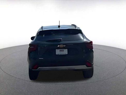 Used 2025 Chevrolet Trax LT w/ LT Convenience Package image 16
