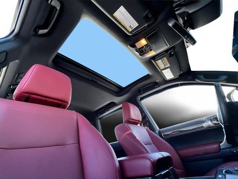 Used 2023 Lexus GX 460 Premium w/ Premium Package image 17