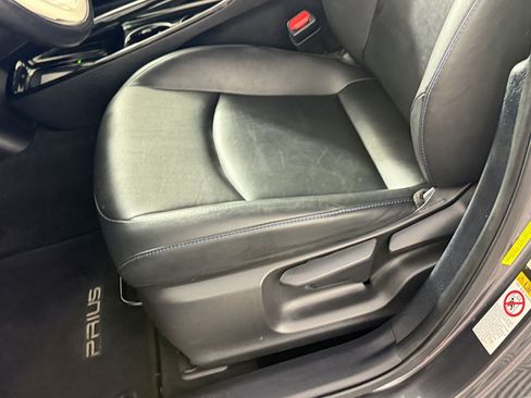 Used 2018 Toyota Prius Three Touring FWD image 15