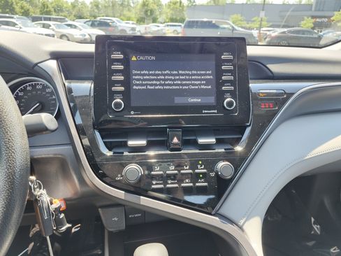 Used 2021 Toyota Camry LE FWD image 29