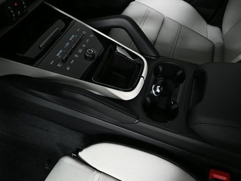 New 2026 Porsche Cayenne AWD image 20