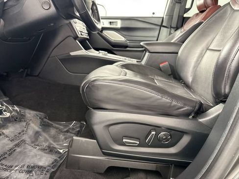 Used 2020 Ford Explorer Platinum w/ Premium Technology Package AWD/4WD image 22
