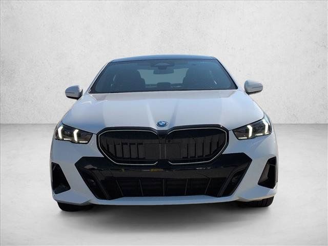 Used 2027 BMW 550e xDrive w/ Premium Package AWD/4WD image 6