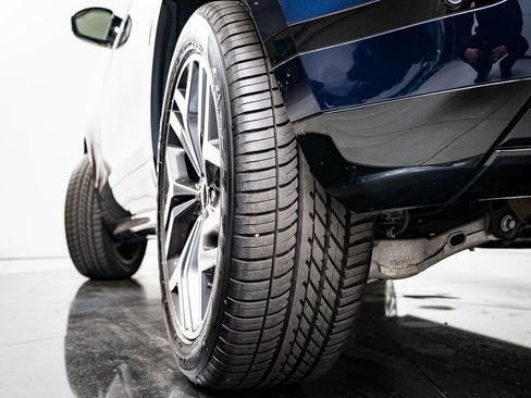 Certified 2023 Land Rover Range Rover Evoque R-Dynamic SE image 37