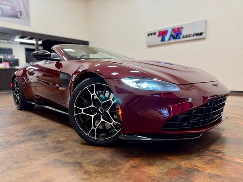 Used 2021 Aston Martin V8 Vantage Roadster image 1