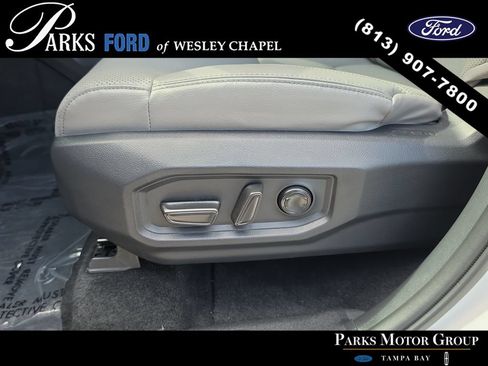 Used 2025 Toyota Tundra Limited AWD/4WD image 18