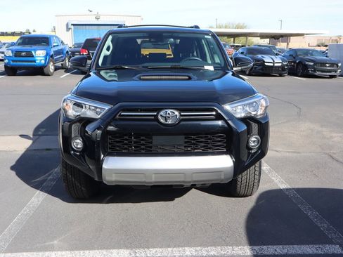 Used 2023 Toyota 4Runner TRD Off-Road Premium image 2