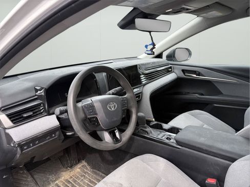 Used 2025 Toyota Camry LE w/ Convenience Package FWD image 8