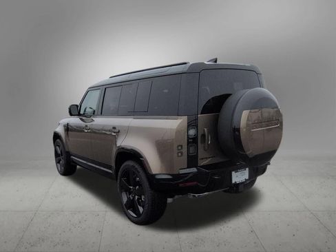 New 2026 Land Rover Defender 110 X-Dynamic SE image 4