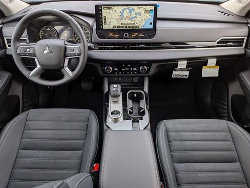 New 2026 Mitsubishi Outlander SE image 28