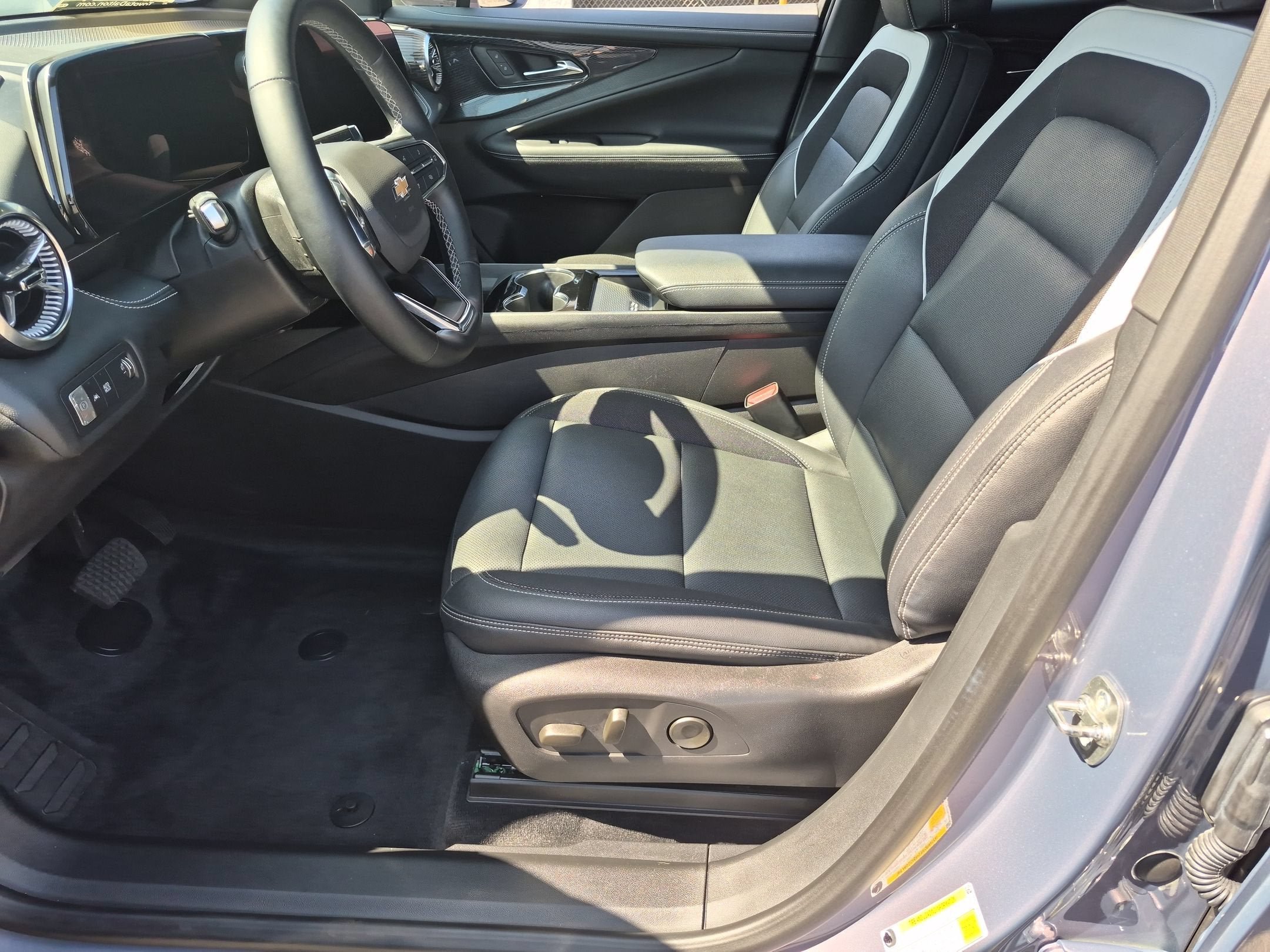 Used 2024 Chevrolet Blazer EV LT AWD/4WD image 13