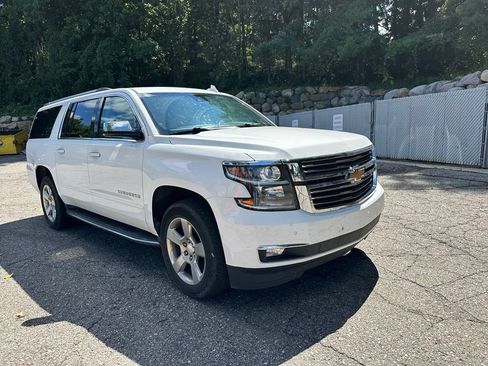 Used 2018 Chevrolet Suburban Premier AWD/4WD image 7