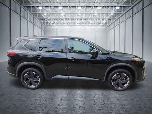 Certified 2024 Nissan Rogue SV FWD image 10