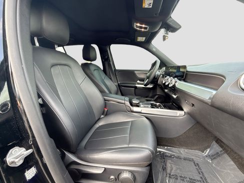 Used 2022 Mercedes-Benz GLB 250 image 14