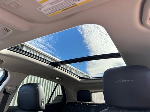 Used 2022 Buick Envision Avenir w/ Technology Package II image 22