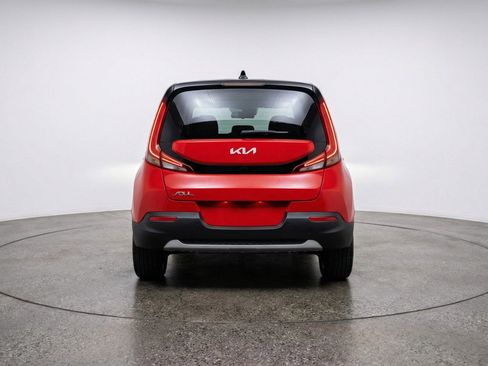 Used 2025 Kia Soul LX w/ LX Technology Package FWD image 7