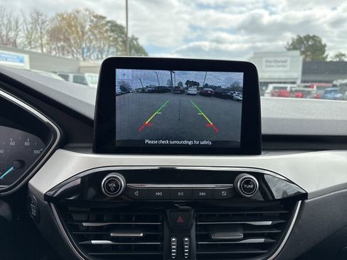 Used 2021 Ford Escape SE image 17