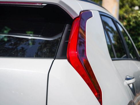 Used 2024 Kia Niro Wave FWD image 7
