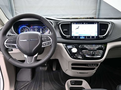 Used 2023 Chrysler Pacifica Touring-L w/ Road Tripper Package AWD/4WD image 13