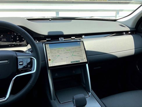 New 2025 Land Rover Discovery Sport S image 7