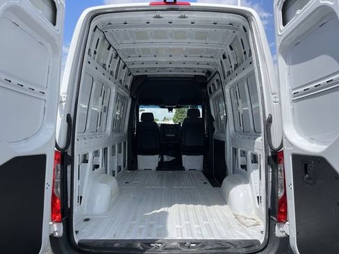 Used 2024 Mercedes-Benz Sprinter 2500 w/ Acoustic Package image 11