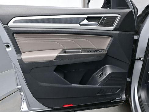 Used 2023 Volkswagen Atlas Cross Sport SEL R-Line image 9