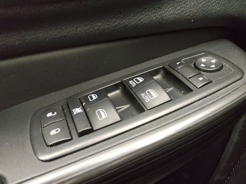 Used 2015 Jeep Cherokee Latitude w/ Comfort/Convenience Group AWD/4WD image 27
