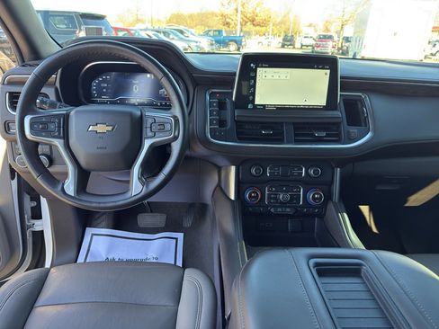 Used 2022 Chevrolet Suburban LT w/ Luxury Package image 27