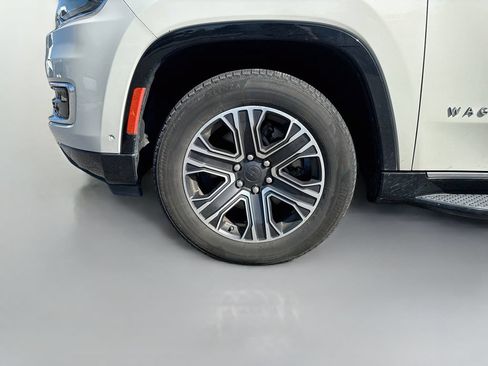 Used 2022 Jeep Wagoneer Series III w/ Convenience Group I AWD/4WD image 12