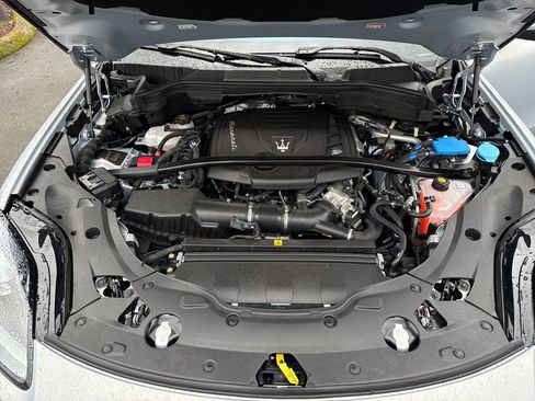 Used 2023 Maserati Grecale GT image 31