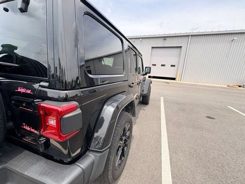 Used 2024 Jeep Wrangler Unlimited Sahara AWD/4WD image 9